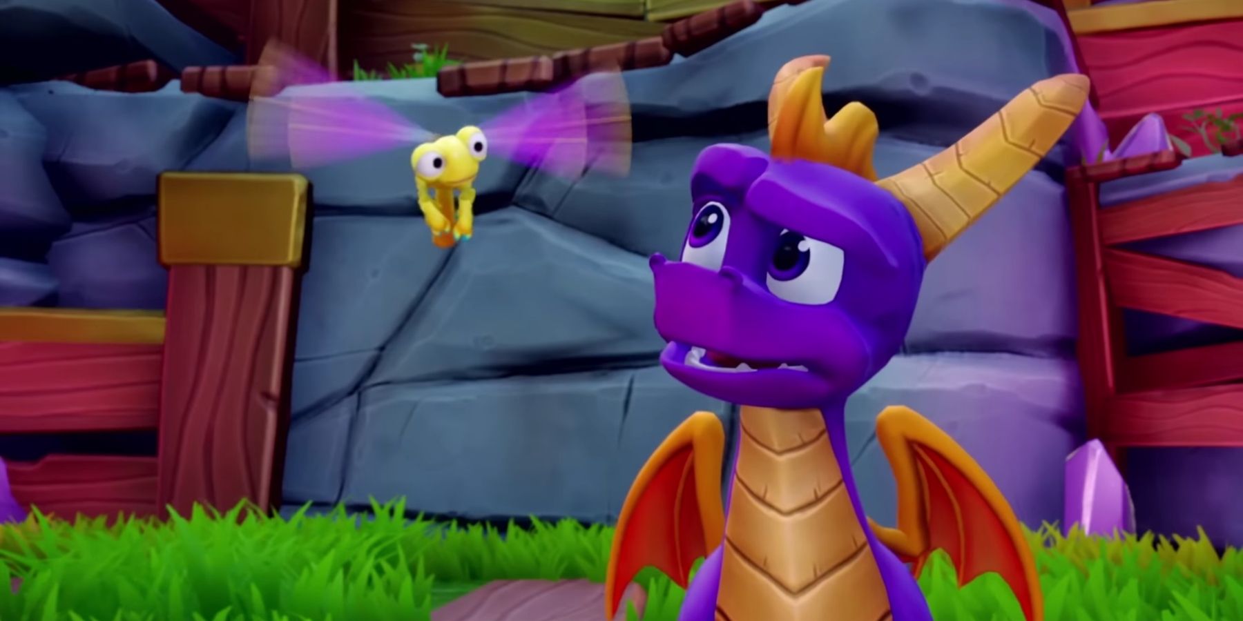 Spyro and Sparx the Dragonfly looking confused in Spyro Reignited Trilogy.