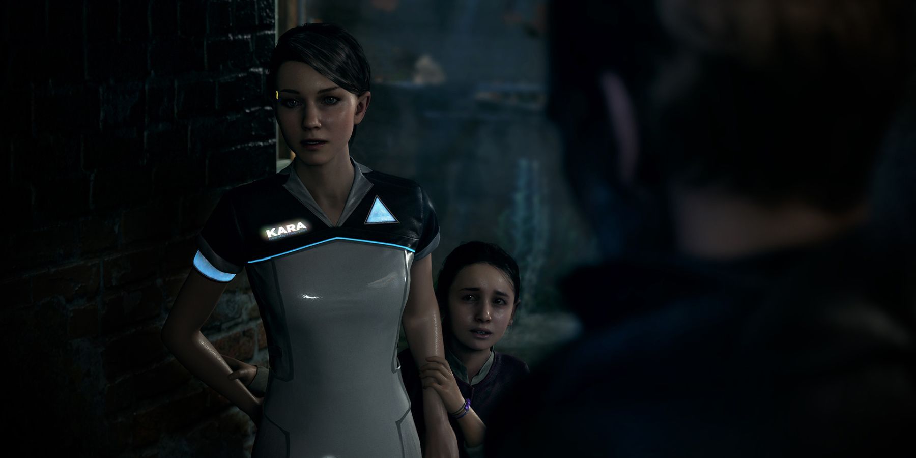 Alice hiding behind Kara in Detroit: Become Human