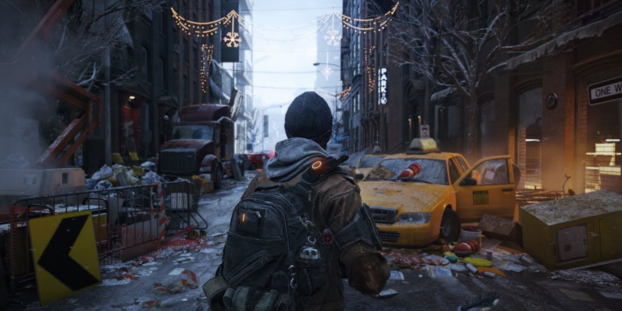 A Operative Stands In Front Of Some Christmas Lights in Tom Clancy's The Division.