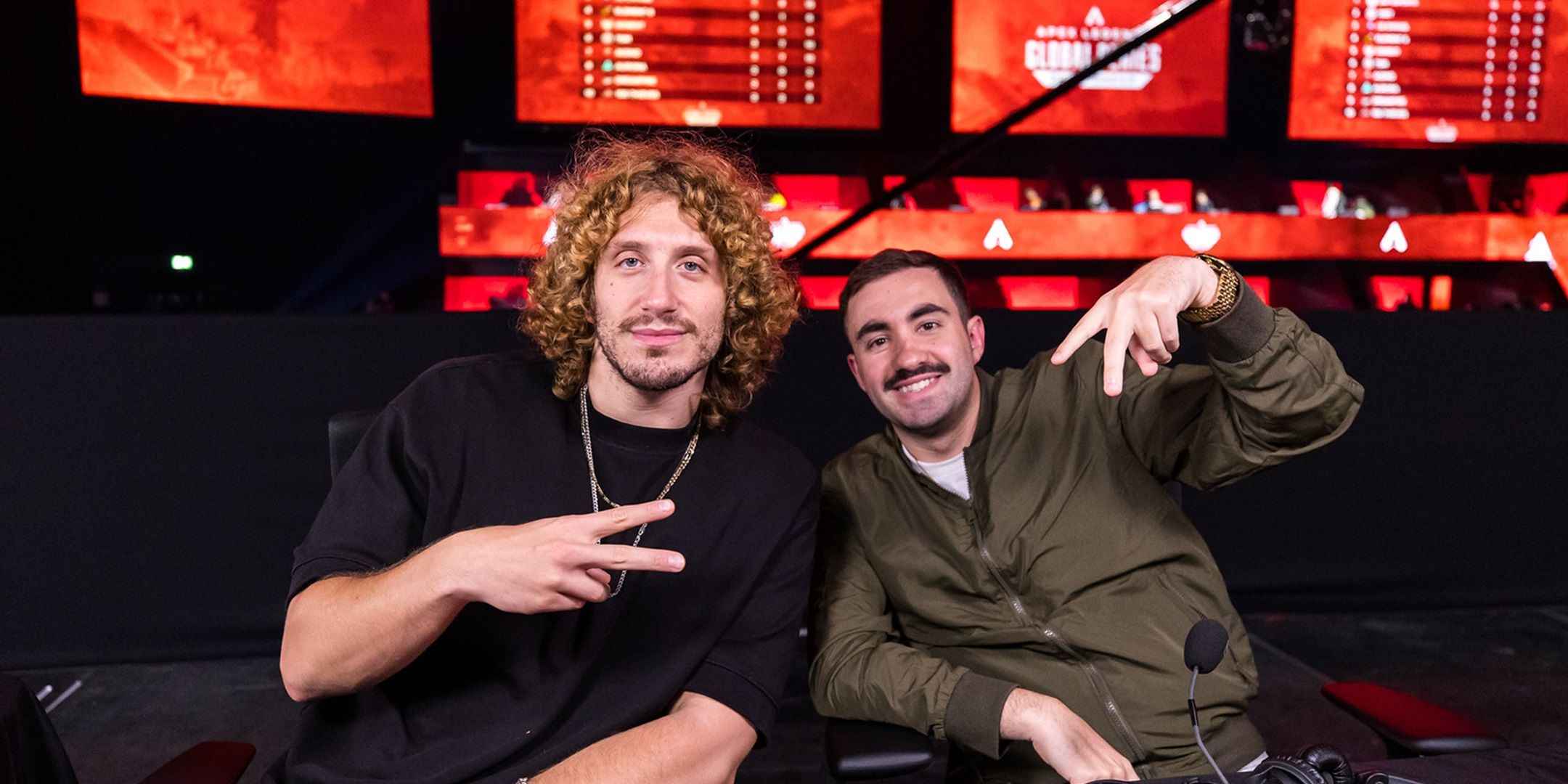 nicewigg and greek posing ahead of the apex legends algs lan