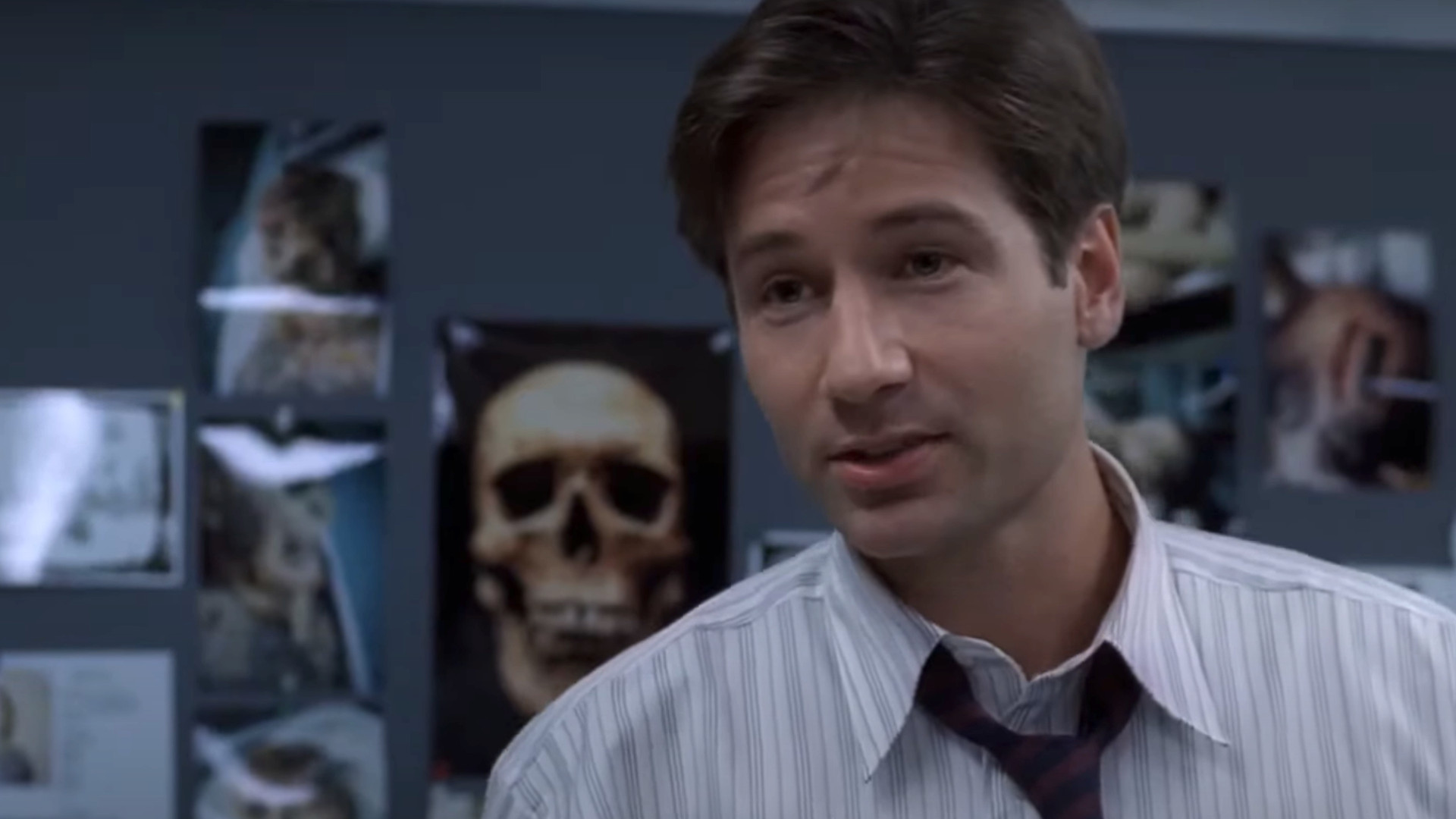 David Duchovny as Fox Mulder during season one of The X-Files, one of the best shows on Hulu.