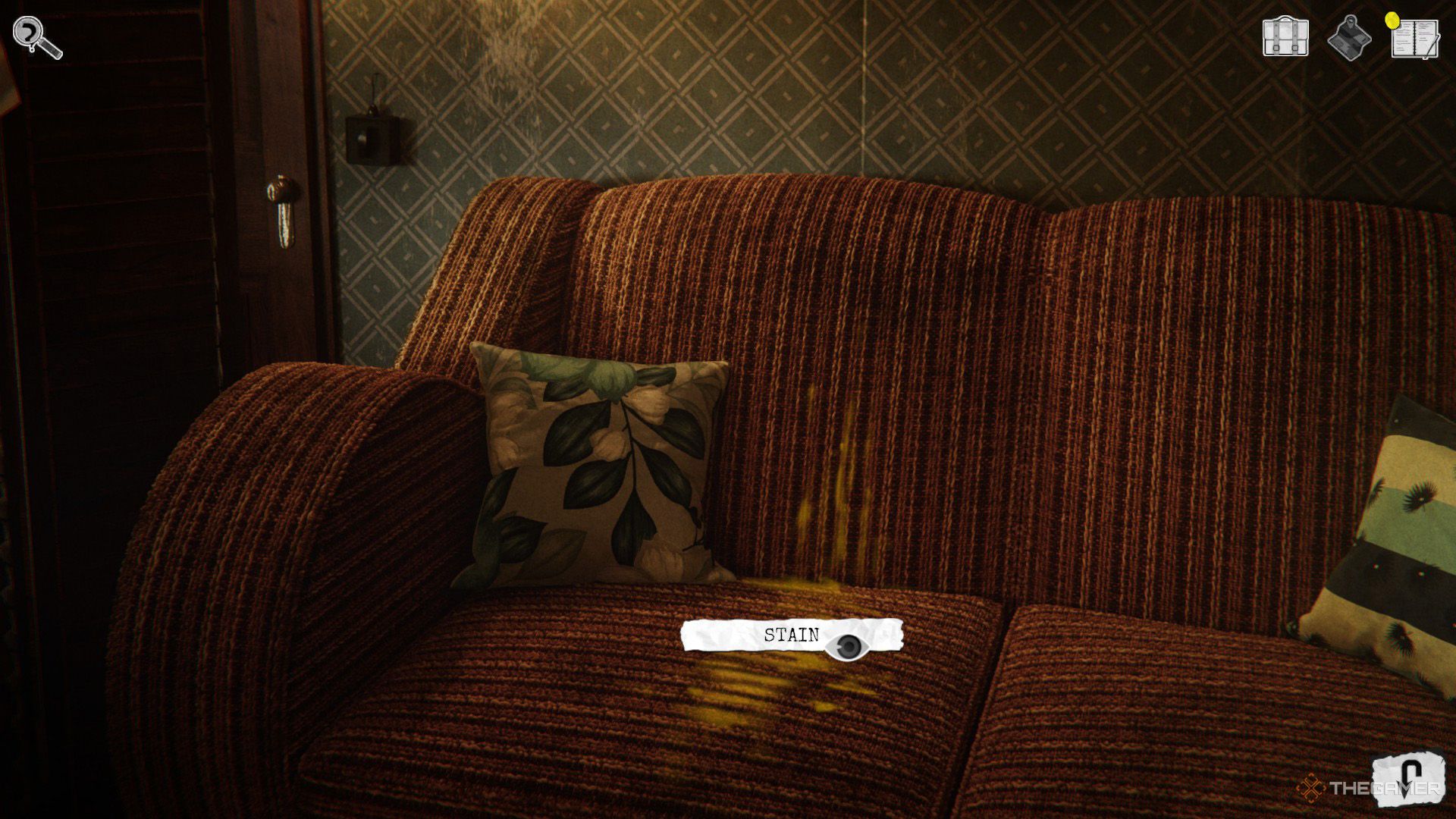 Player inspects the blood stains at Frank's apartment in Chicken Police - Into The Hive