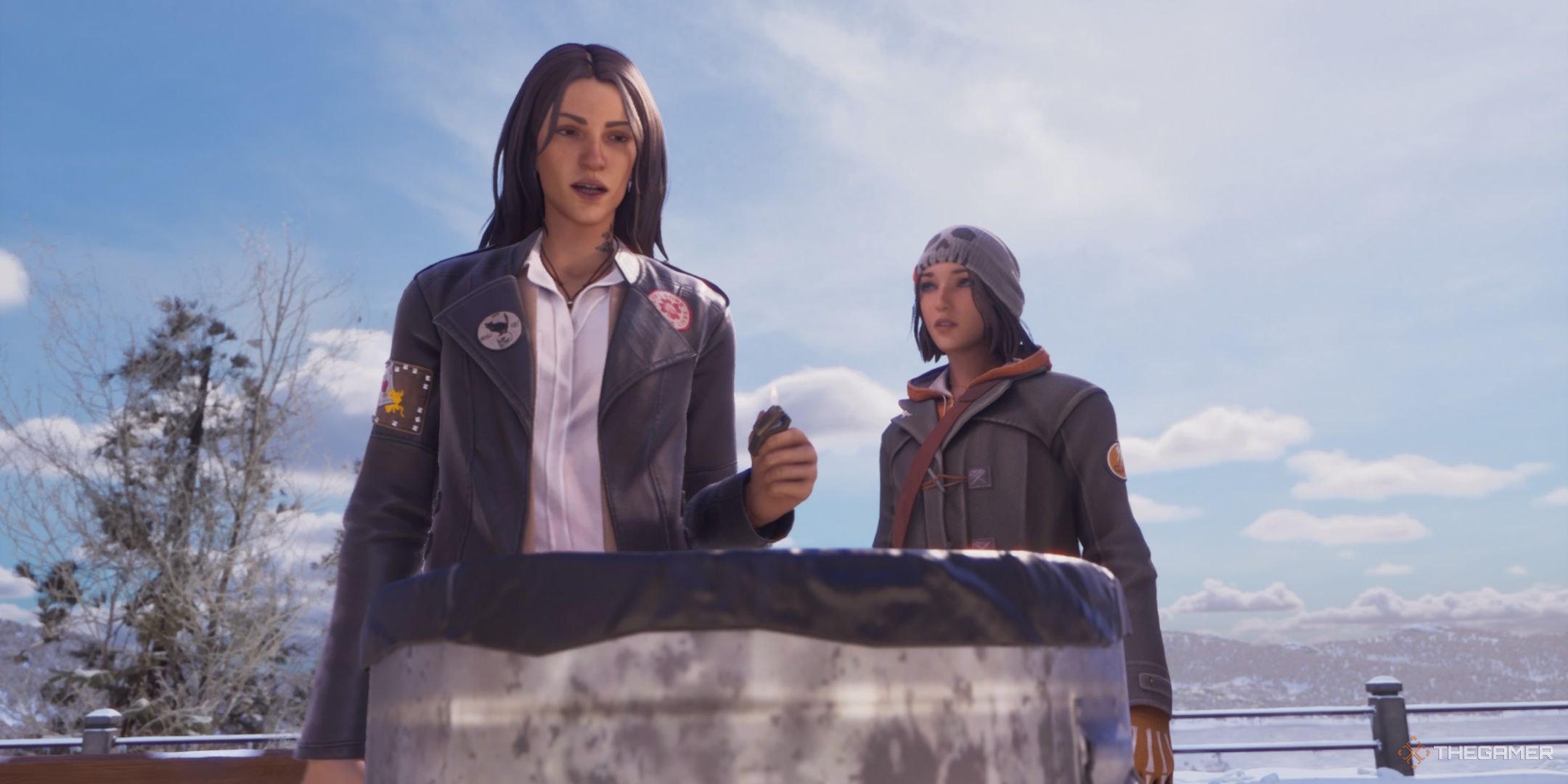 Gwen and Max stand by a trash can at the Overlook in Life is Strange Double Exposure. Gwen has a lit lighter in her hand.