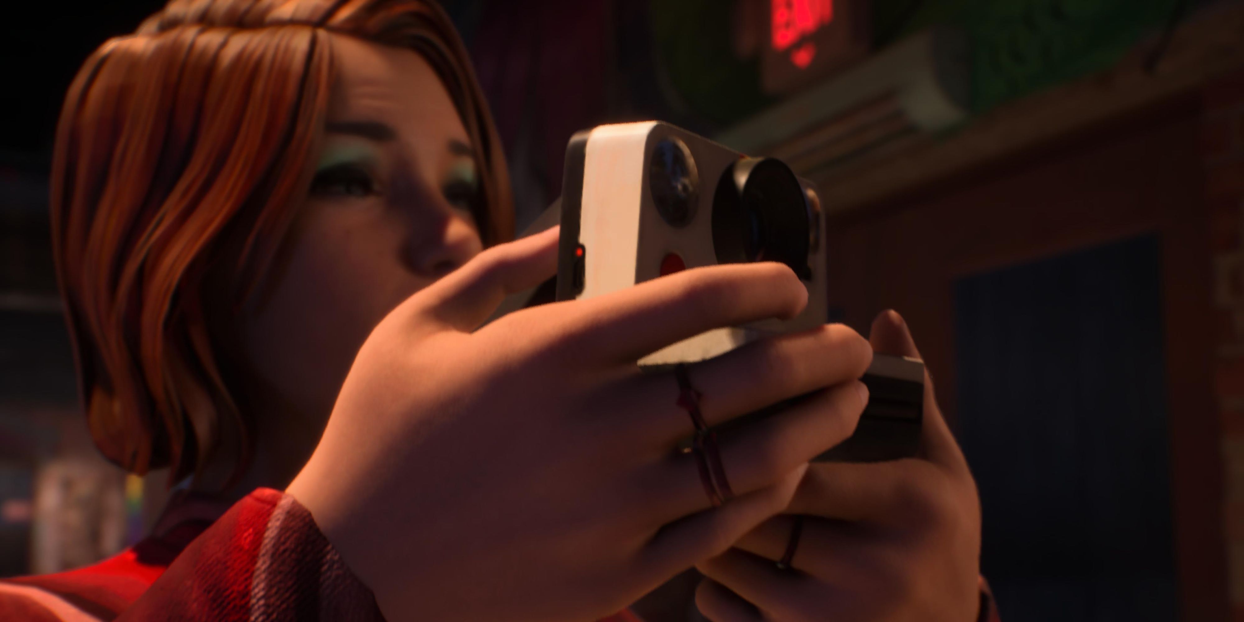 Max Caulfield taking a picture in Life is Strange