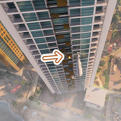 An orange arrow points the trophy that is on a scaffold which is attached to a skyscraper in Goat Simulator Remastered