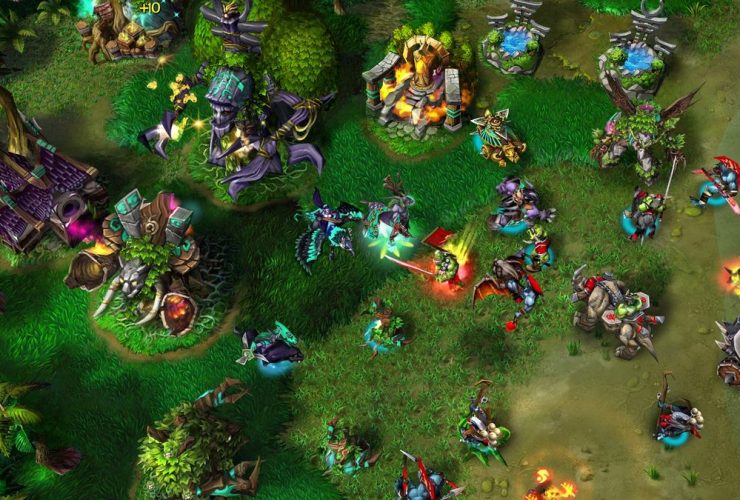 Night Elfs fighting in the real-time strategy game warcraft 3: reforged