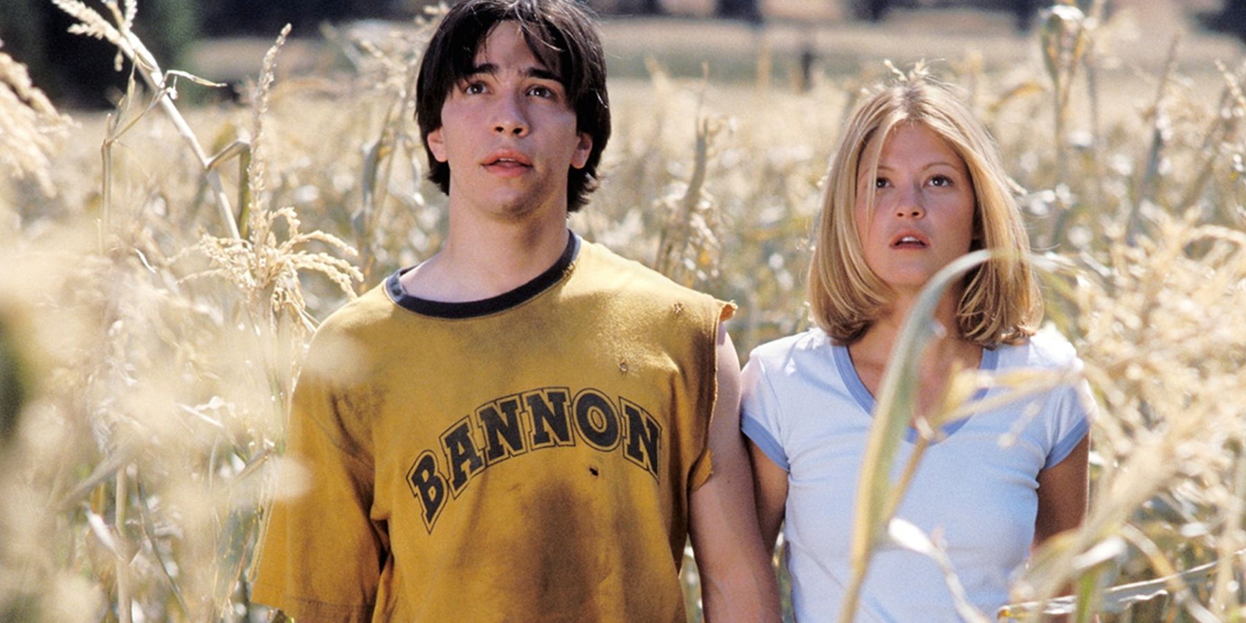 Darry and Minxie standing in a field in Jeepers Creepers 2