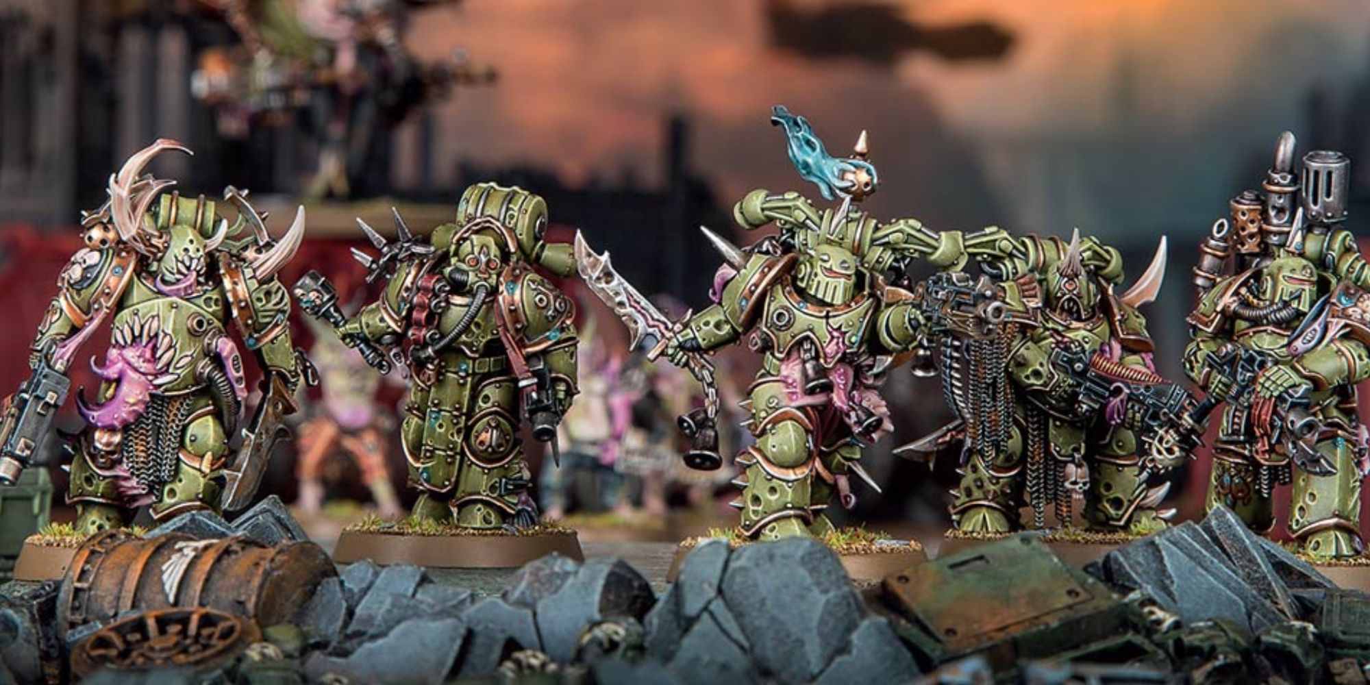 Warhammer 40k: 7 Reasons to Play Chaos Space Marines A unit of Chaos Plague Marines from the Death Guard Legion