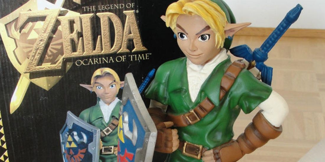 Image of the Link Statue From E3 and box.