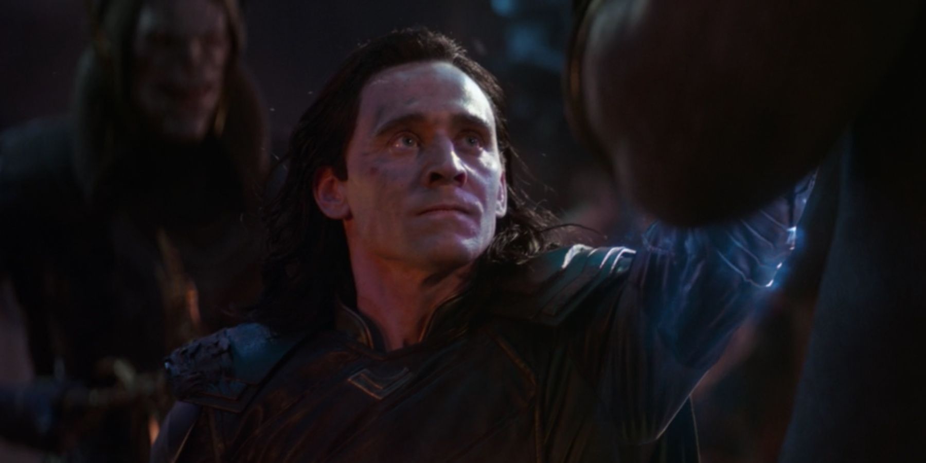 Loki-next-to-Thanos-and-his-army-in-Avengers-Infinity-War