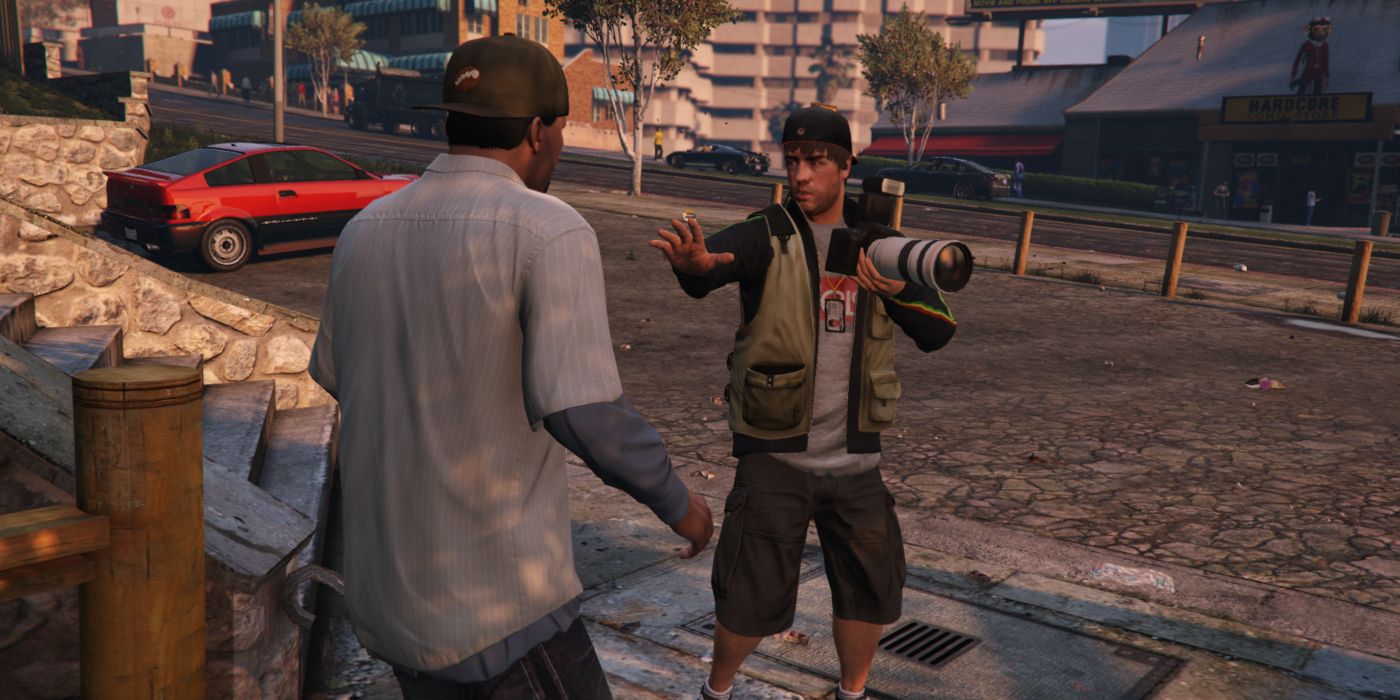 Grand Theft Auto 5 Screenshot of Beverly the Paparazzo