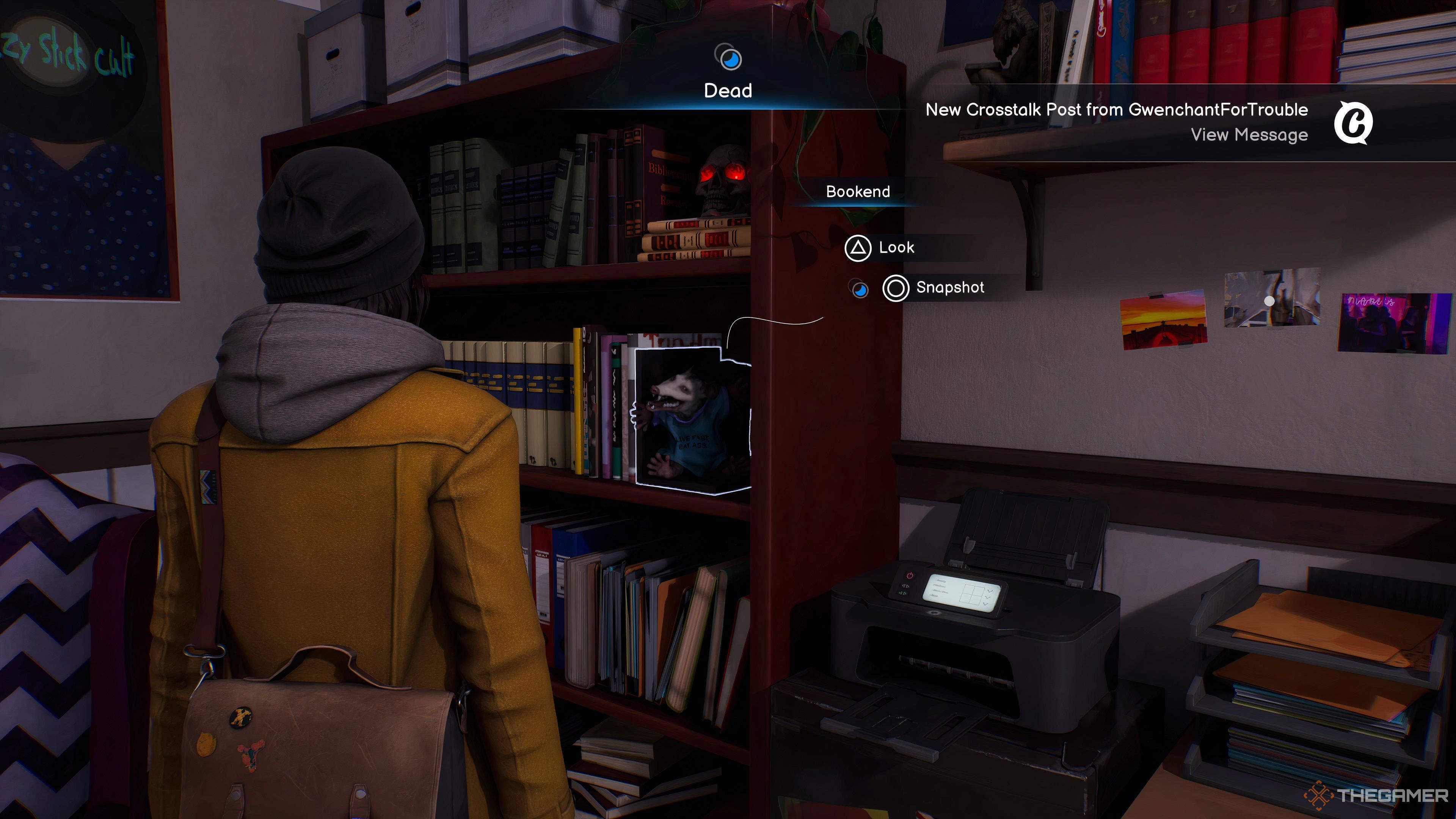 Finding Weird Bookend In Gwen's Office To Take Snapshot Of In Life Is Strange: Double Exposure.