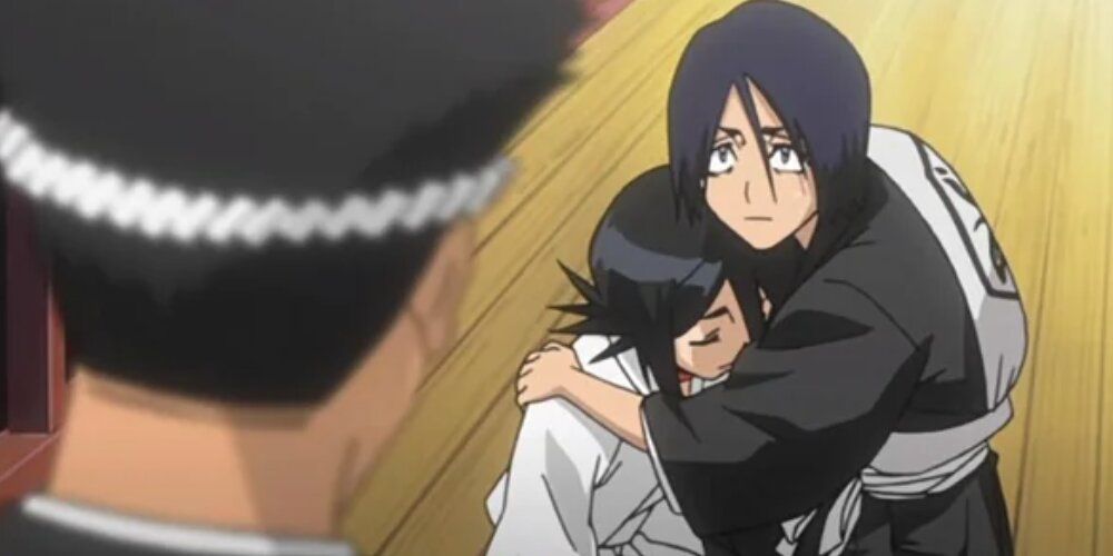 SHanataro cradling Rukia 