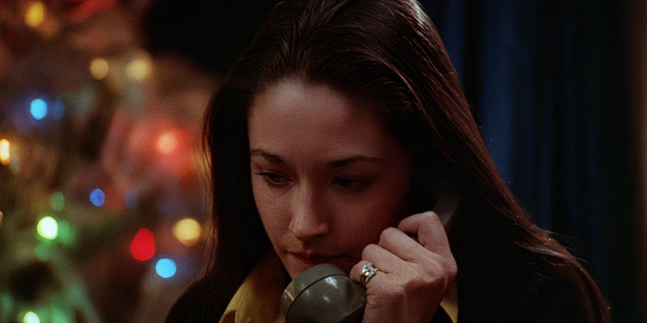 Black Christmas phone scene