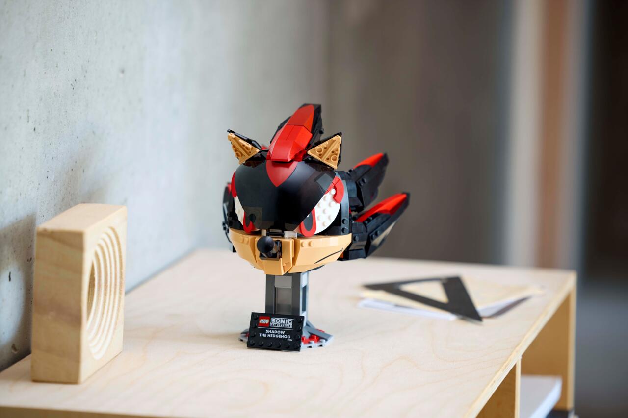 Lego Shadow the Hedgehog