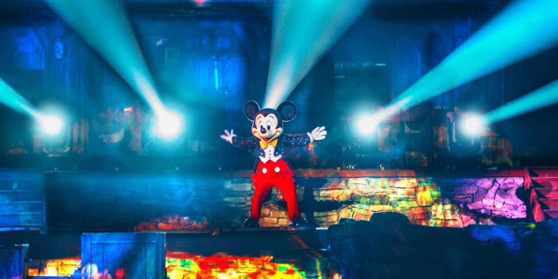 Disneyland-Fantasmic-Featured-Image