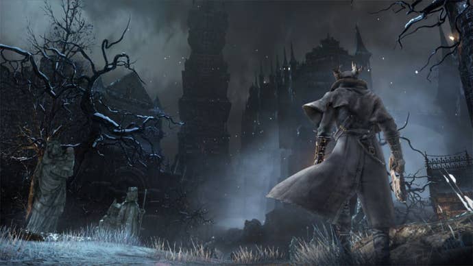 The protagonist from Bloodborne approaching some spooky buildings.