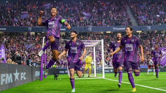 Best management games: a group of football players celebrate after scoring a goal.