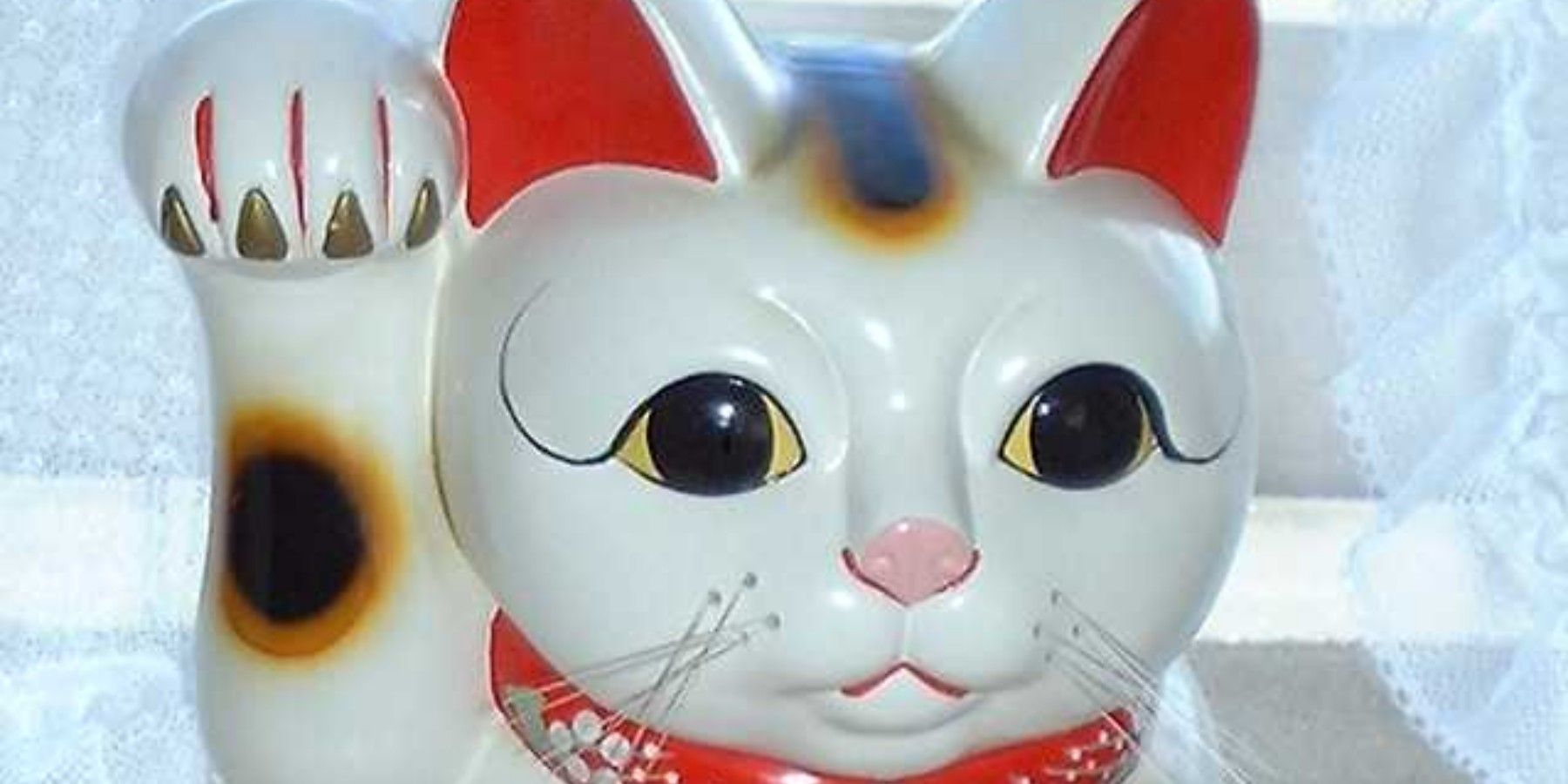 Maneki Neko Beckoning Cat Dandadan Cropped