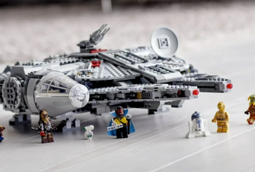 The $170 Millennium Falcon Lego Set Is Only $100 At Walmart For Cyber Monday