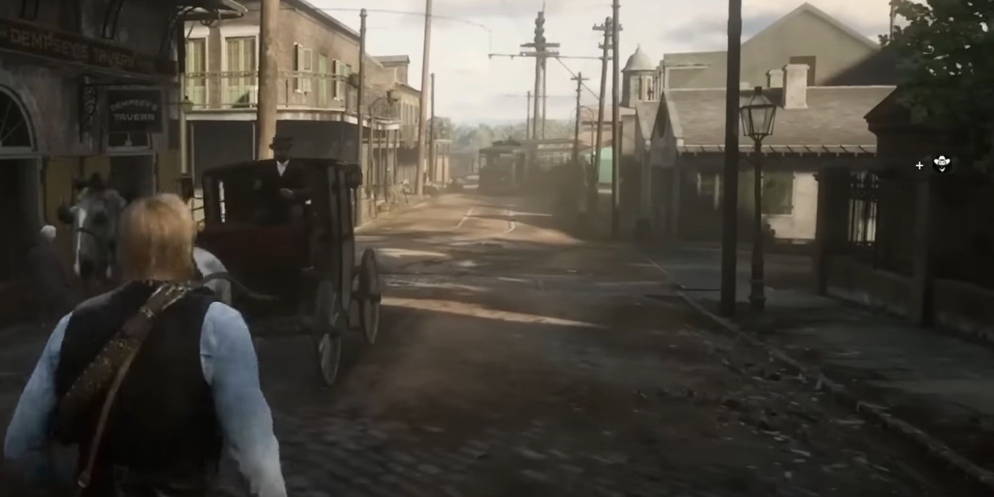 Arthut Morgan walking through Saint Denis in Red Dead Redemption 2