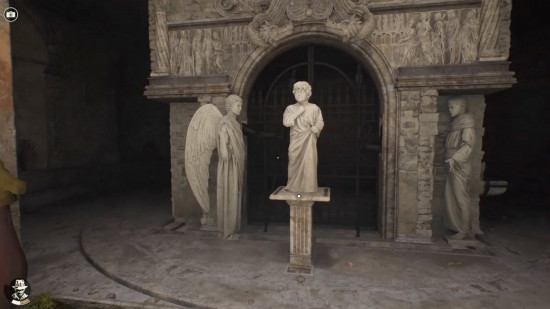 A statue in front of a arch and gate in Indiana Jones and the Great Circle.