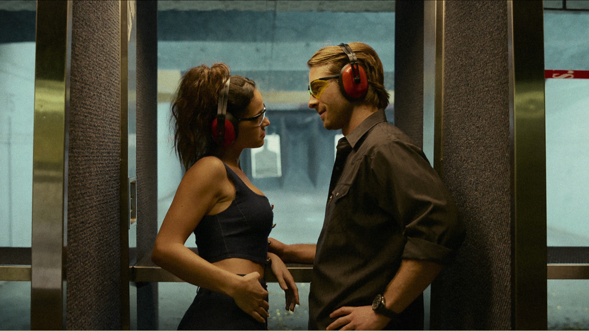 Adria Arjona and Glen Powell in Hit Man