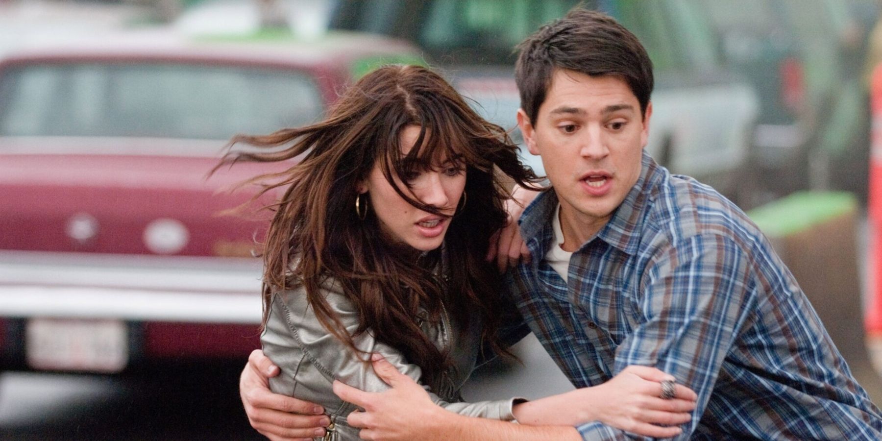 Jacqueline MacInnes Wood and Nicholas D'Agosto in Final Destination 5