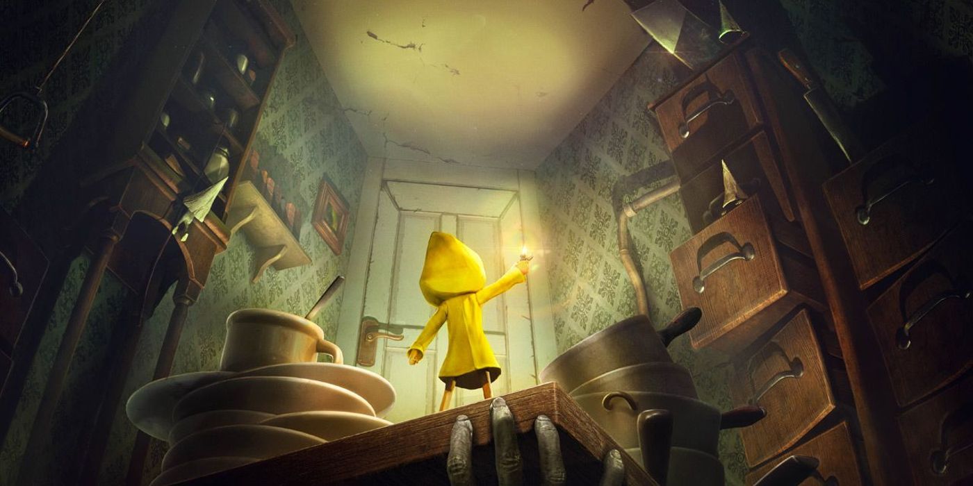 Six in a yellow coat in front of a large door In Little Nightmares.