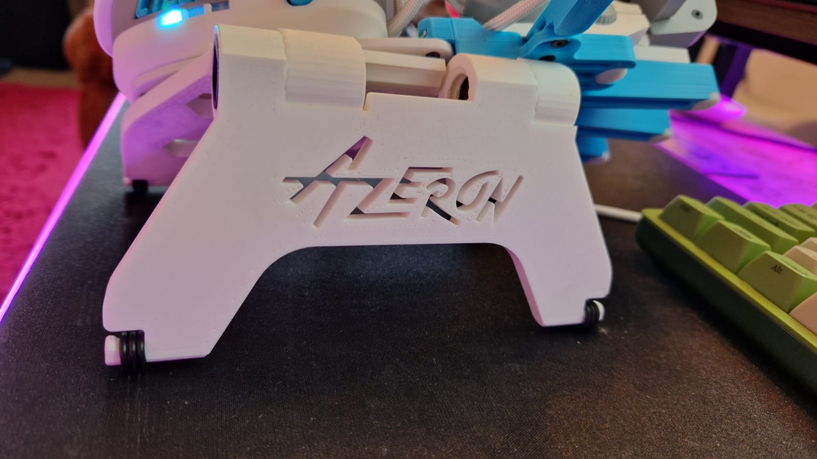 An Azeron Cyborg magnetic kickstand in white