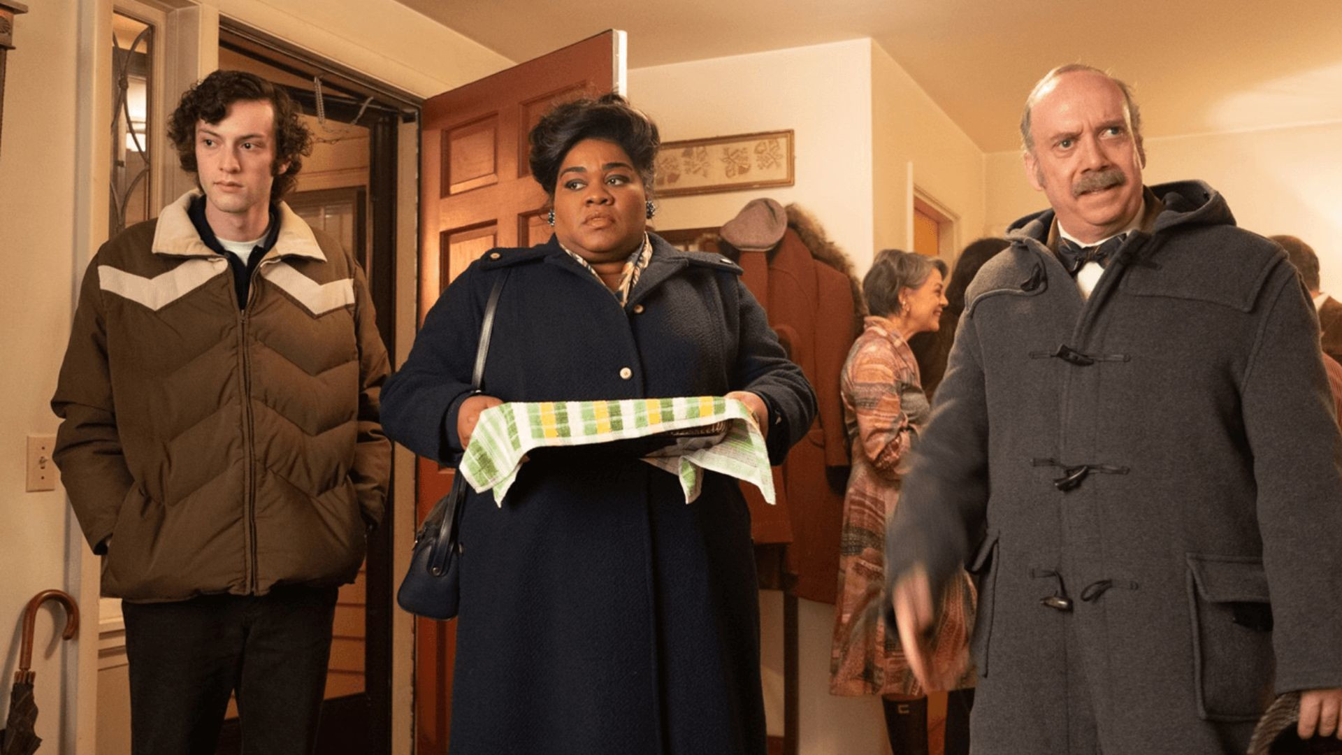 Paul Giamatti as Paul Hunham and Da'Vine Joy Randolph as Mary Lamb during The Holdovers.