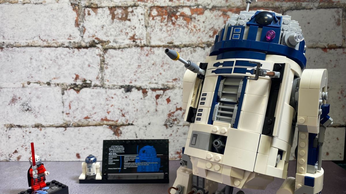 Lego R2-D2 (75379) review: "Finds a healthy middle ground between toy and display piece"