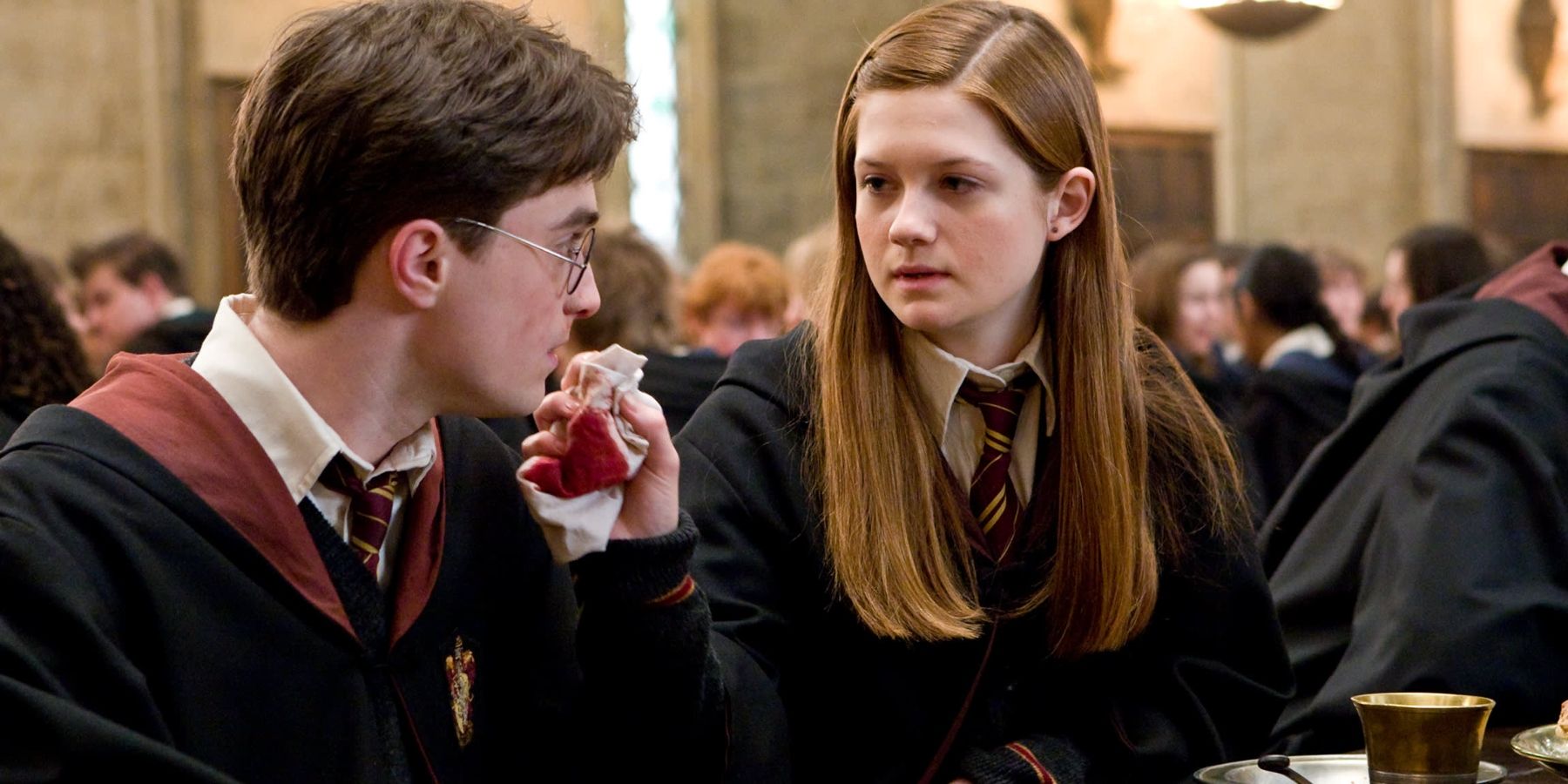 Harry Potter (Daniel Radcliffe) and Ginny Weasley (Bonnie Wright) in Harry Potter