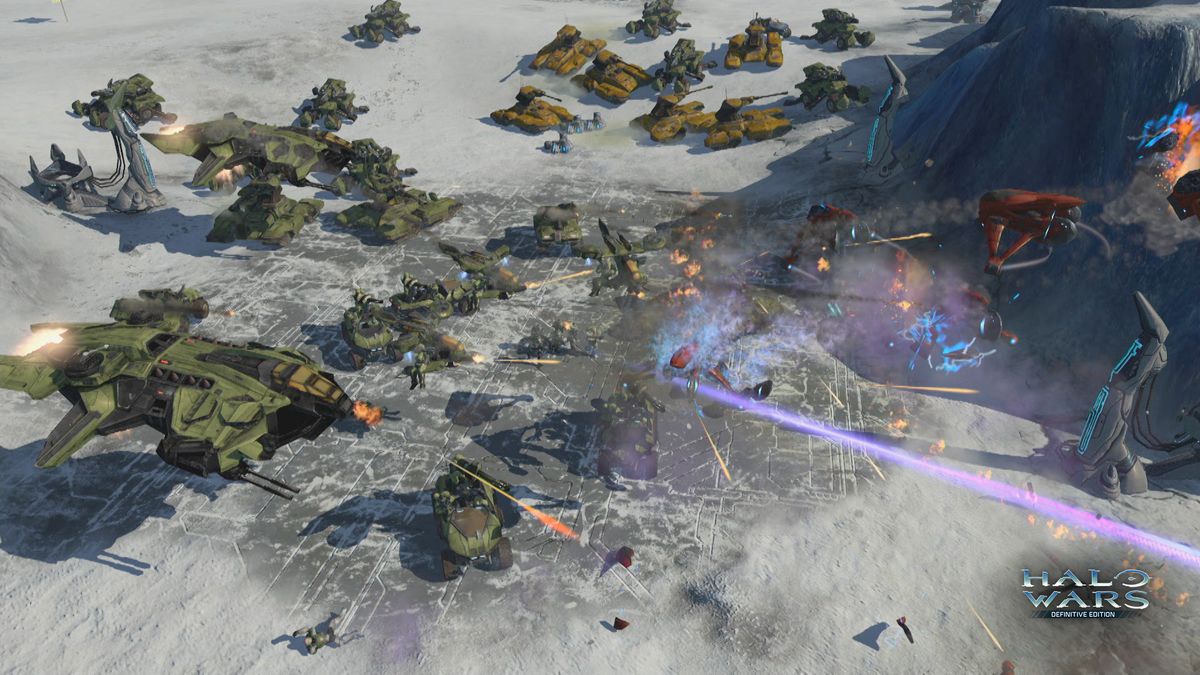 Master Chief's absence from Halo Wars wasn't Bungie's fault, it was a move to make players "care about everybody else" in the RTS