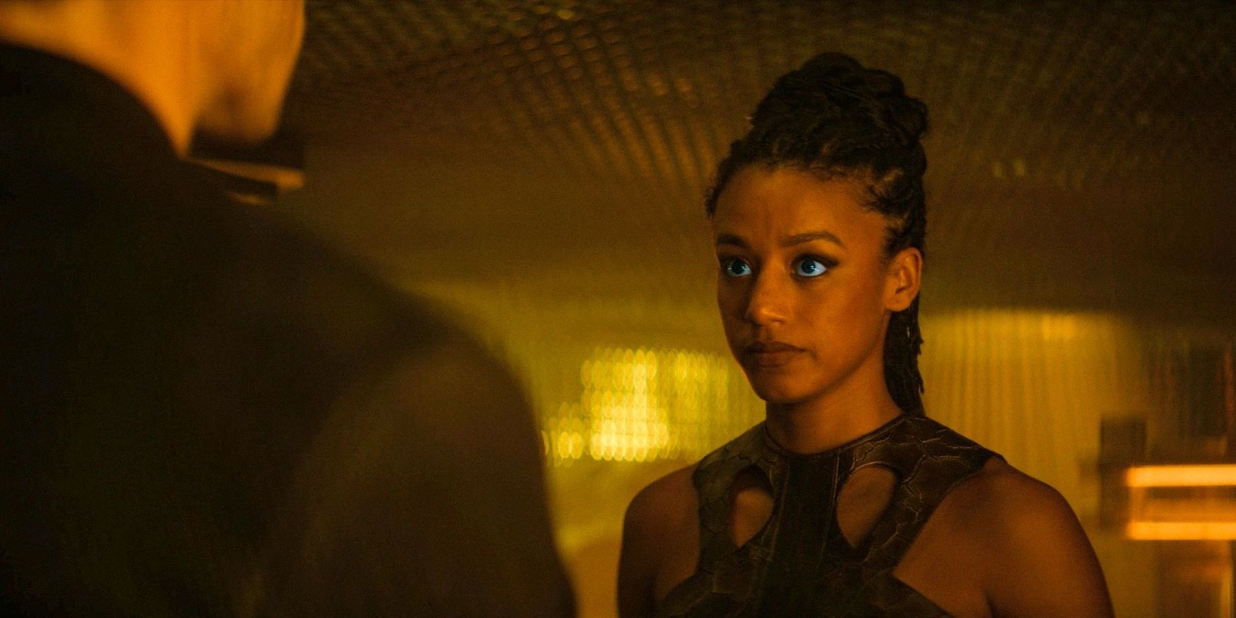 Mikaela (Shalom Brune Franklin) meets with Keiran Atreides (Chris Mason) in Dune: Prophecy