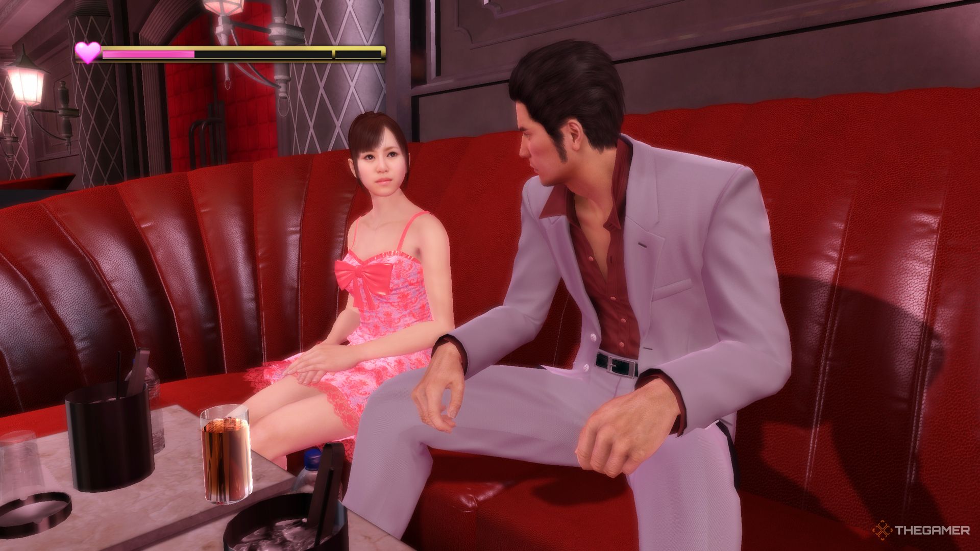 Yakuza Kiwami screenshot of Rina speaking with Kiryu at the club.