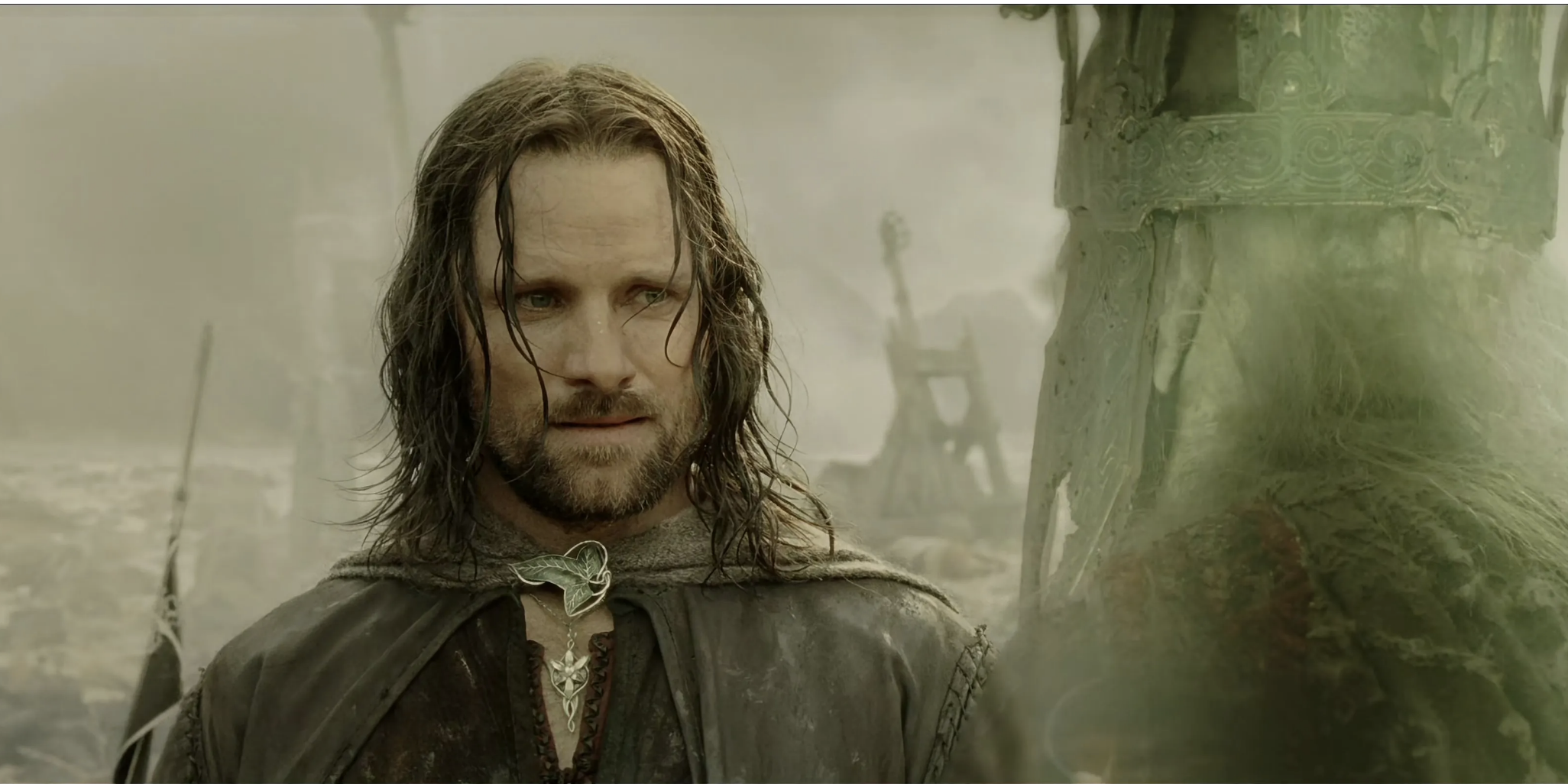 Aragorn looking at the King of the Army of the Dead in LOTR