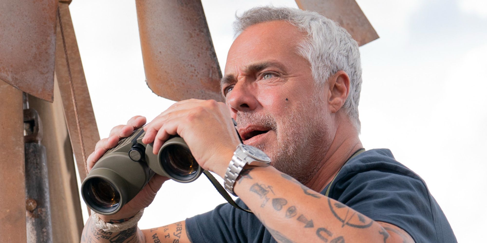 harry bosch with binoculars