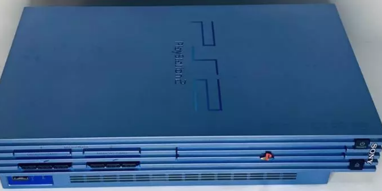 Image of the Sony PlayStation 2 Ocean Blue Console.