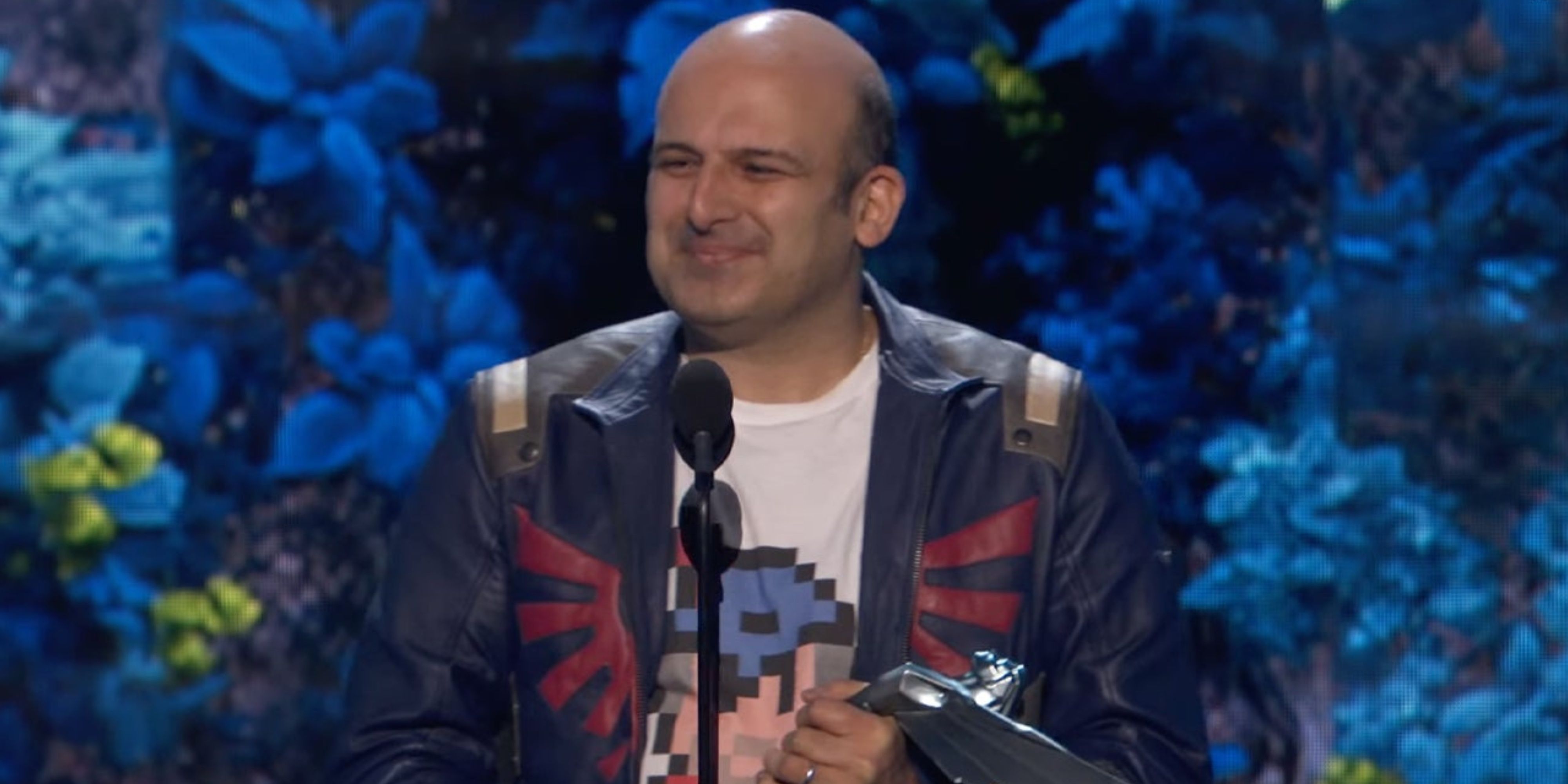 amir satvat receiving the game changer award at the game awards.