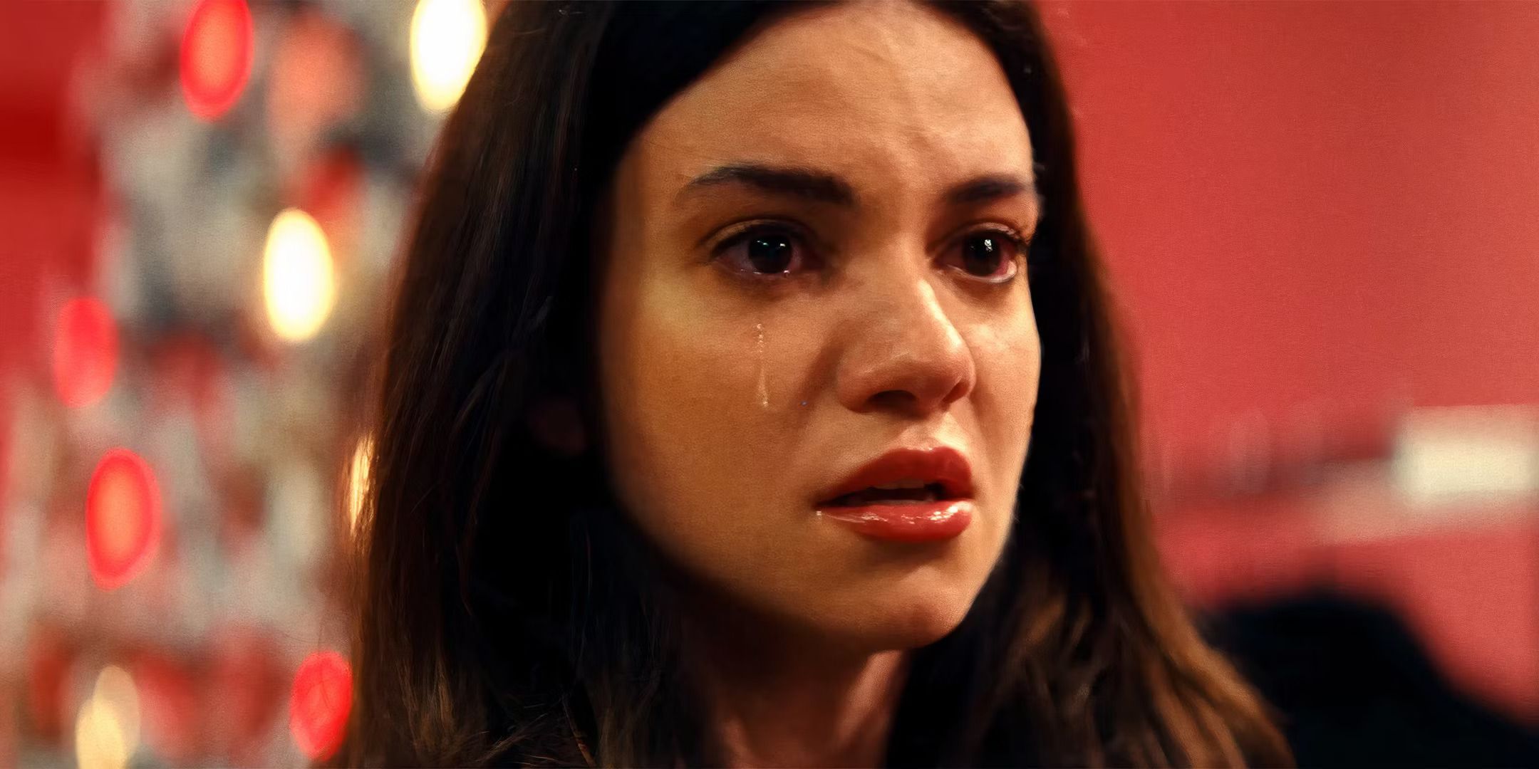 lauren-lavera-as-sienna-crying-while-looking-at-something-in-terrifier-3