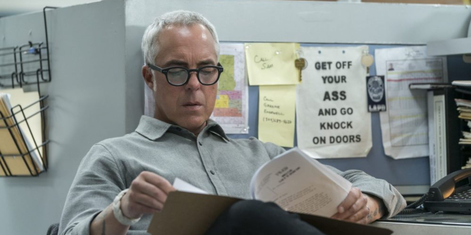 harry bosch at his desk