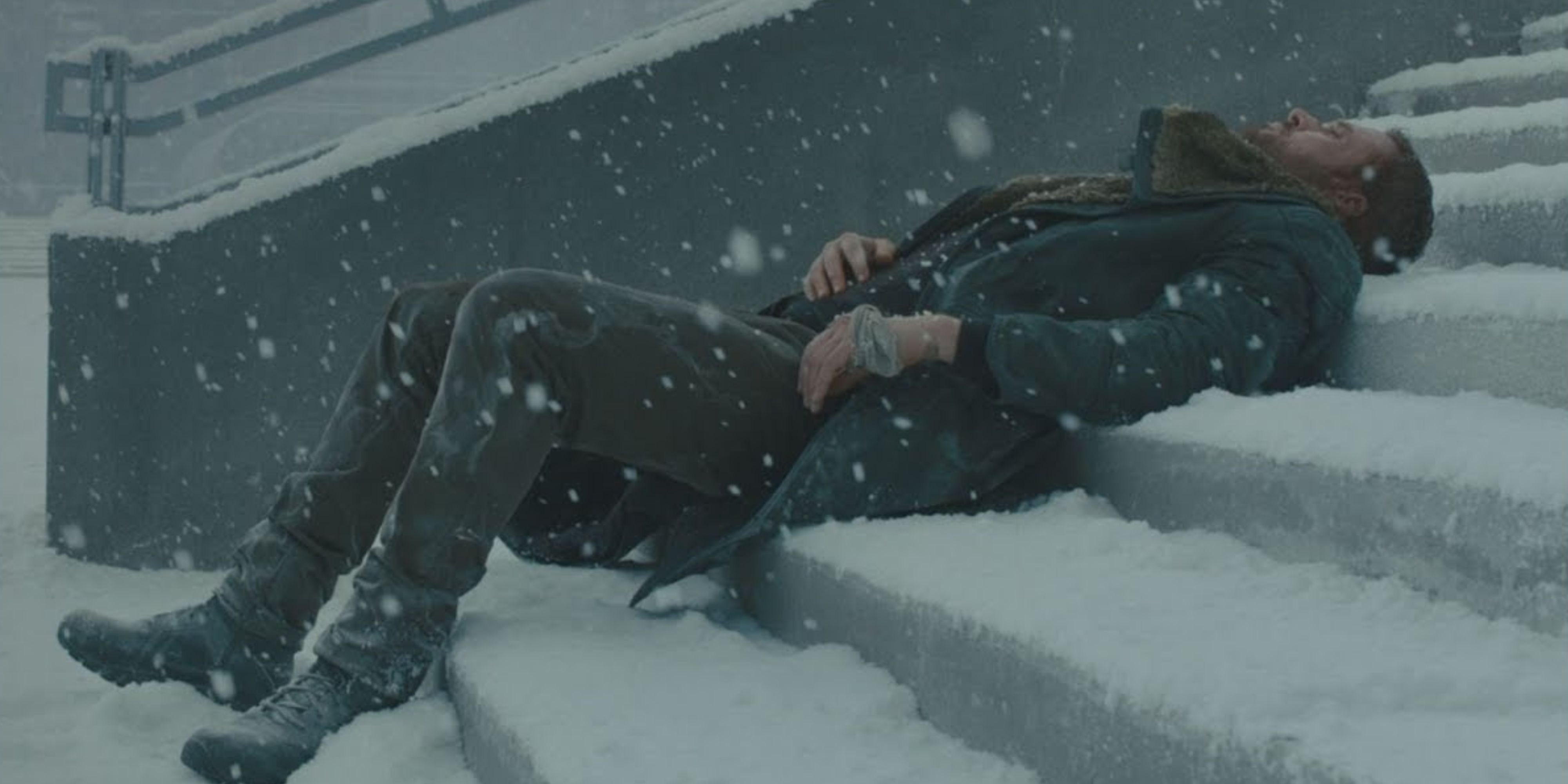 Agent K bleeding out in the snow in Blade Runner 2049