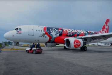 Watch How an Airbus A320 Was Painted in Persona 5 Royal Color