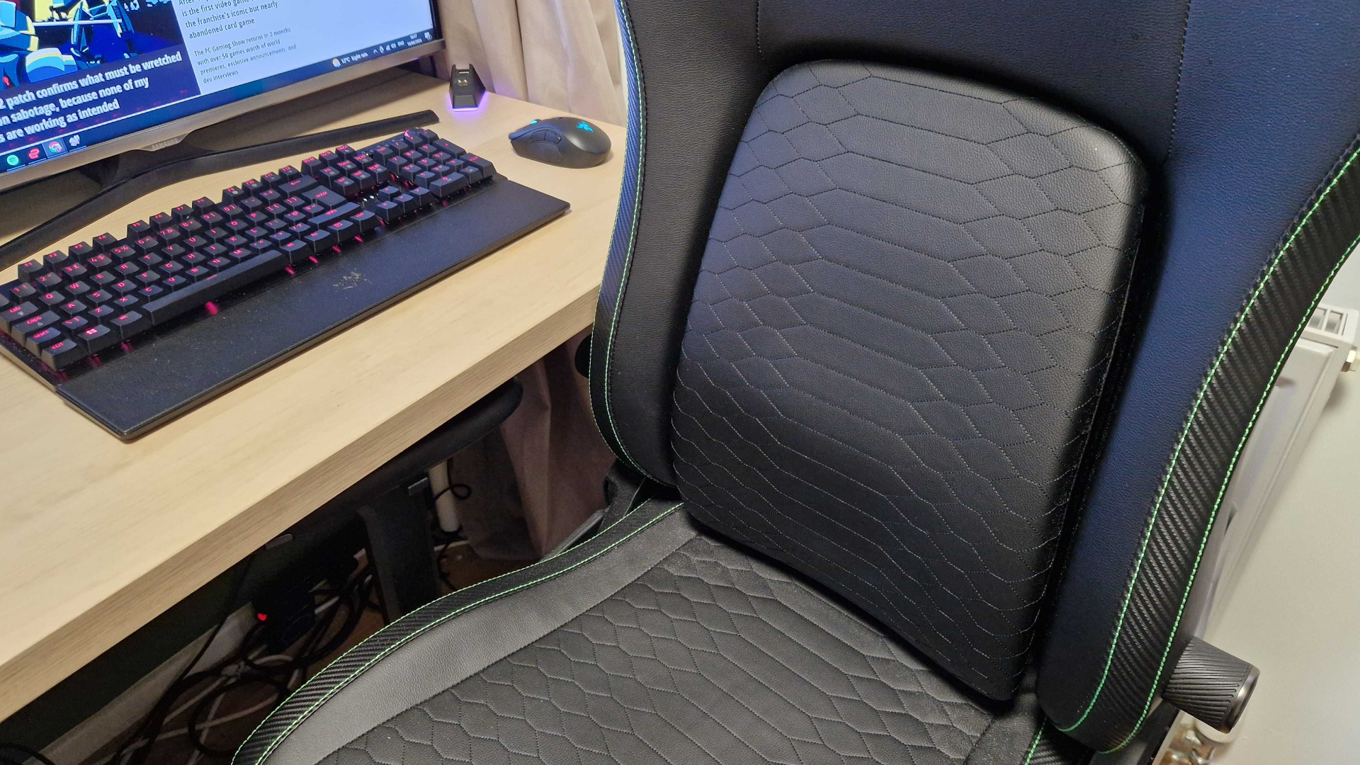 A closer look at the Razer Iskur V2 adjustable lumbar support