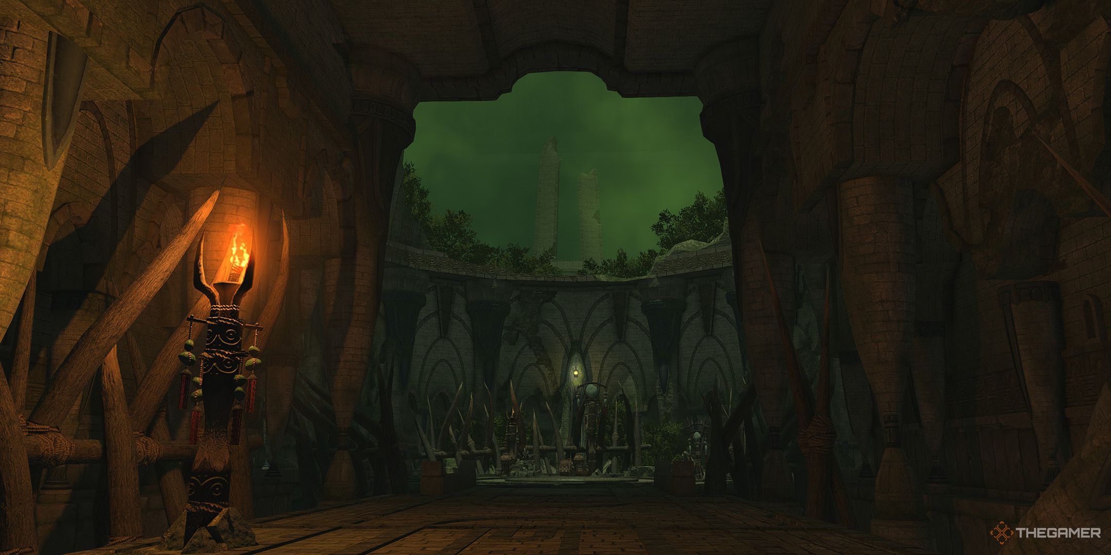 A hallway near the entrance to the Wanderer's Palace (Hard), showing firelit palace hallsand the green sky over La Noscea.