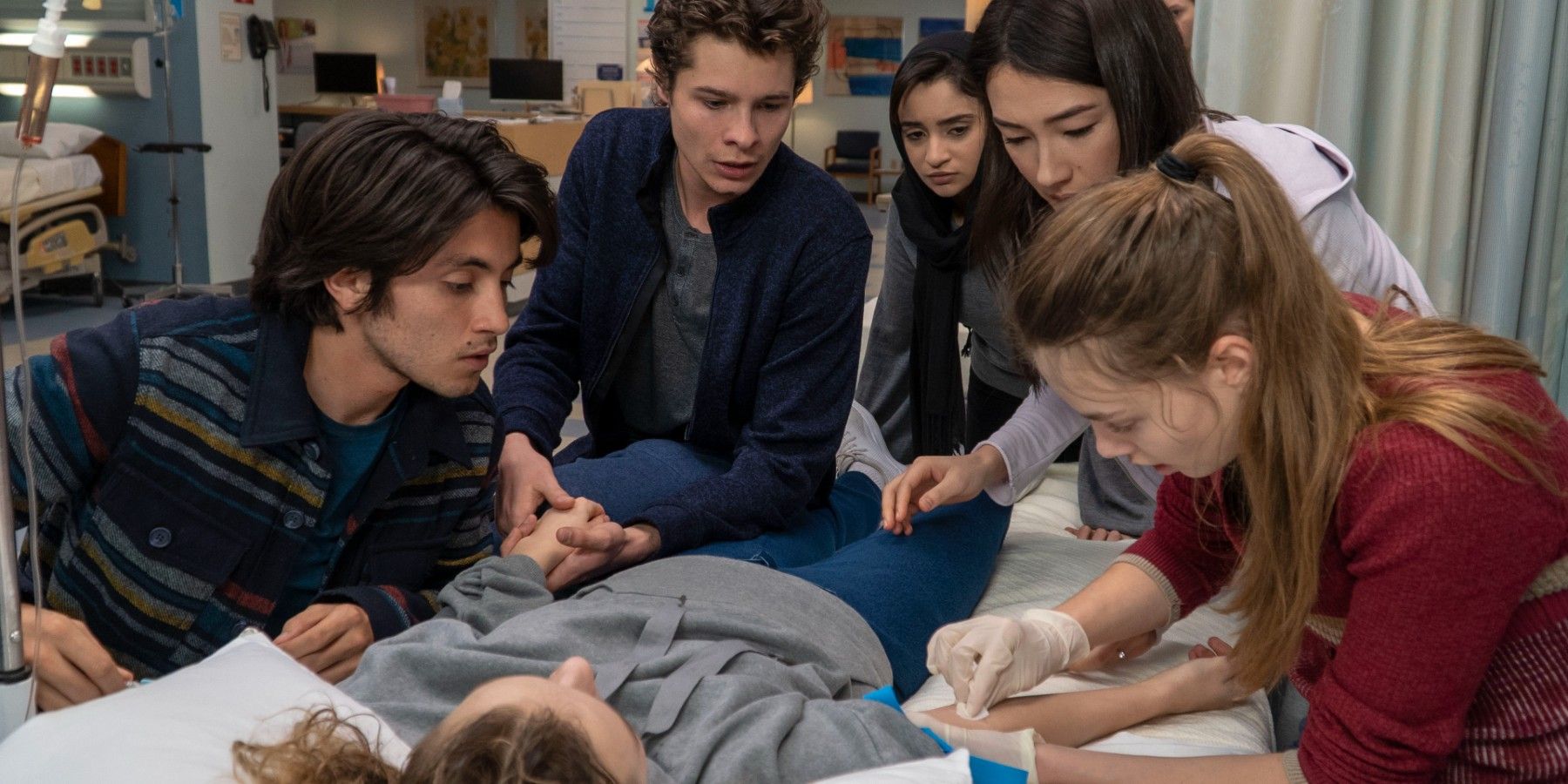 Gordie, Campbell, Bean, Helena, Kelly, and Elle in The Society