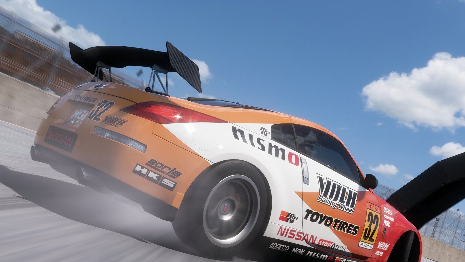 Nissan 350z drifting into the curve while racing in Forza Motorsport.