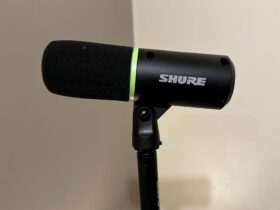 a side-on view of the Shure MV6