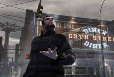 The protagonist of GTA 4 holding his hand out in front of a Diner